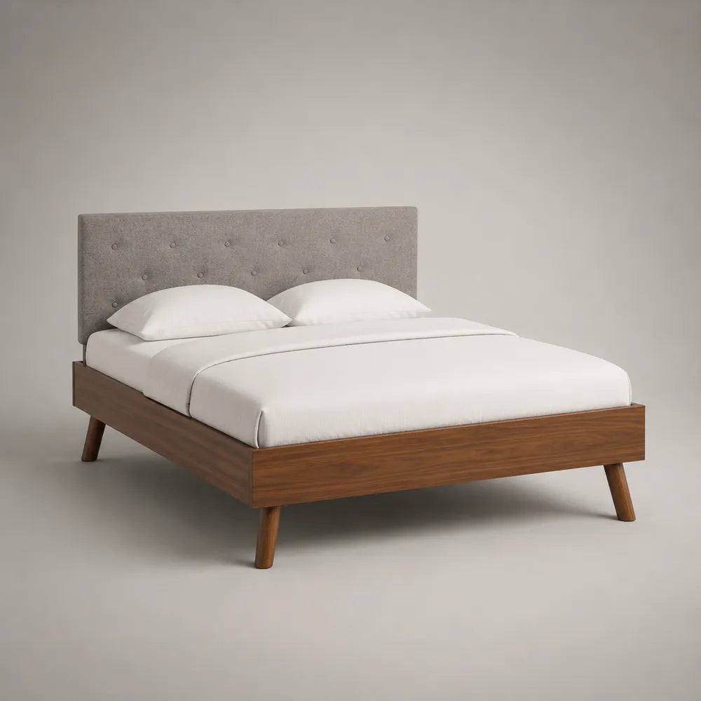 Letto matrimoniale con testiera imbottita capitonné in tessuto grigio e struttura in legno effetto noce 160 x 200 cm
