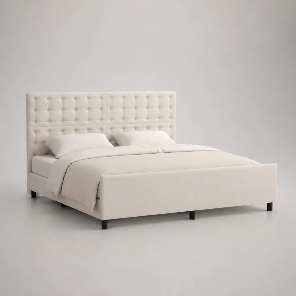 Letto matrimoniale 160x200 cm struttura imbottita rivestimento tessuto poliestere beige con testiera trapuntata bottoni gambe in metallo nero e supporto a doghe