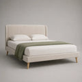 Letto matrimoniale 160x200 cm struttura imbottita in tessuto beige con testiera a canali verticali e gambe in legno naturale rete a doghe