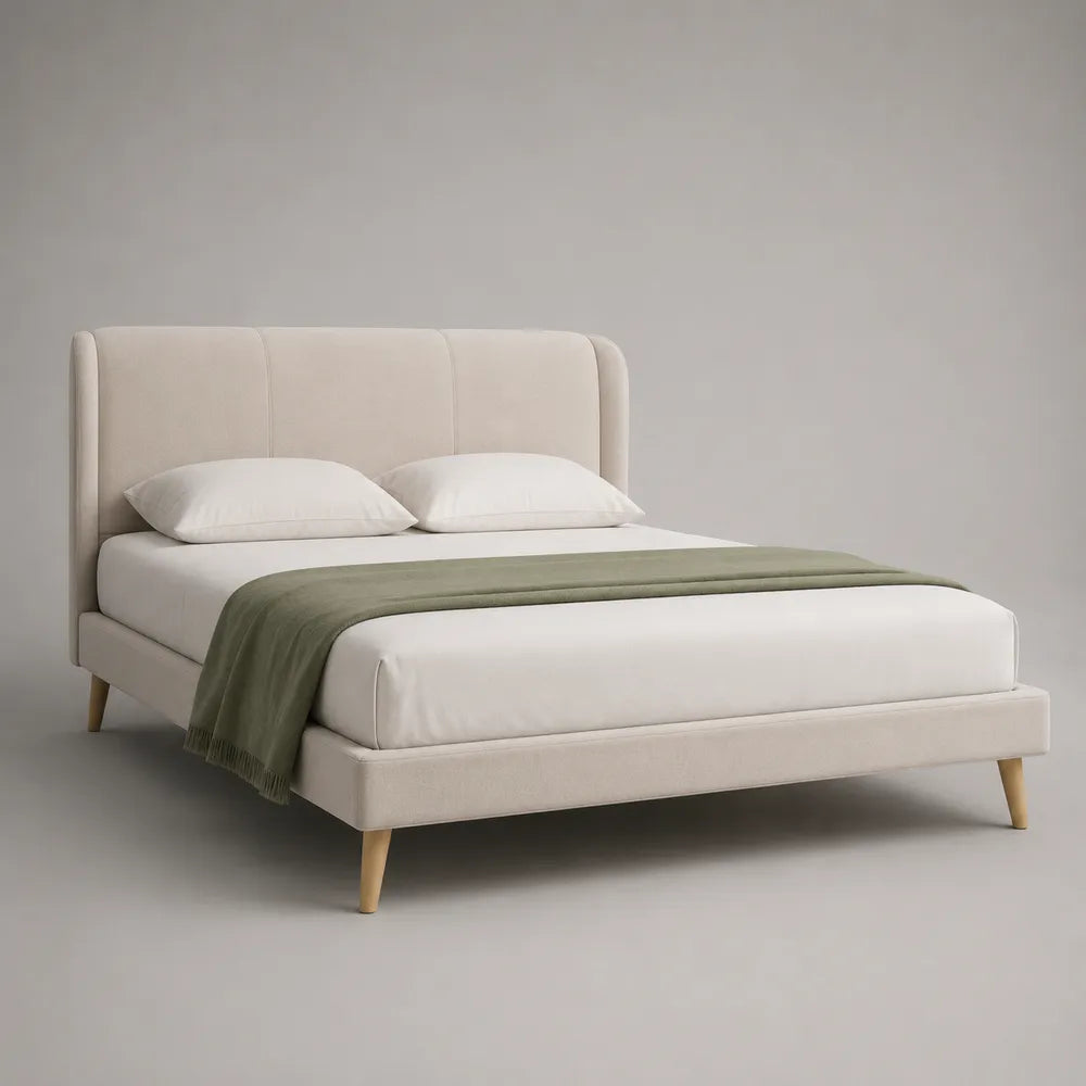 Letto matrimoniale 160x200 cm struttura imbottita in tessuto beige con testiera a canali verticali e gambe in legno naturale rete a doghe